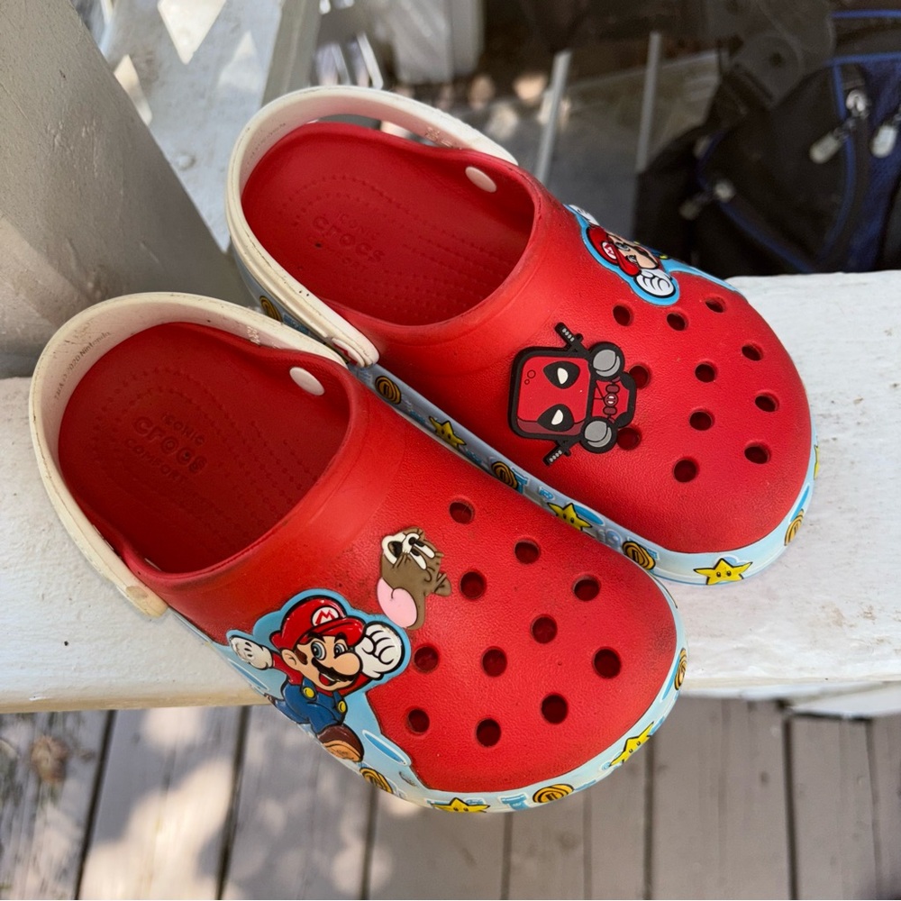 Mario Light Up Crocs 12Y